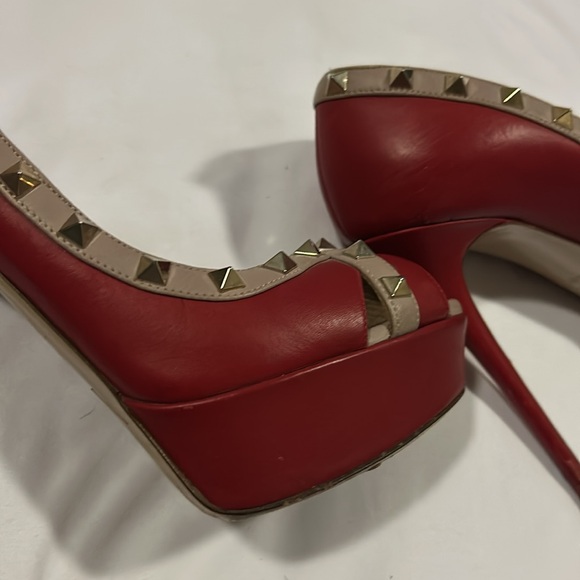 Valentino Red/Beige Leather Rockstud Crisscross Peep Toe Platform Pumps - Picture 16 of 16